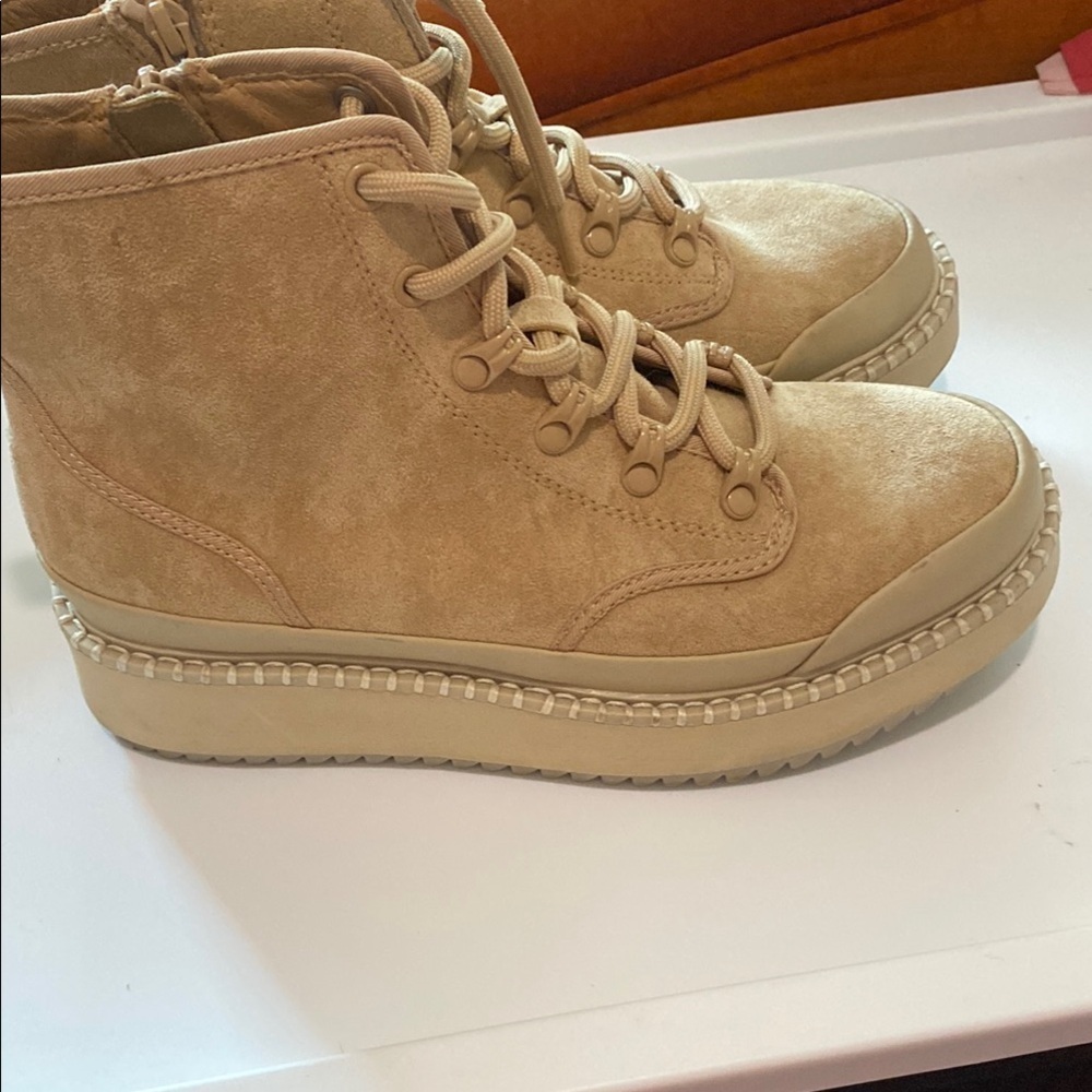 Universal Thread Boots - Picture 2 of 7